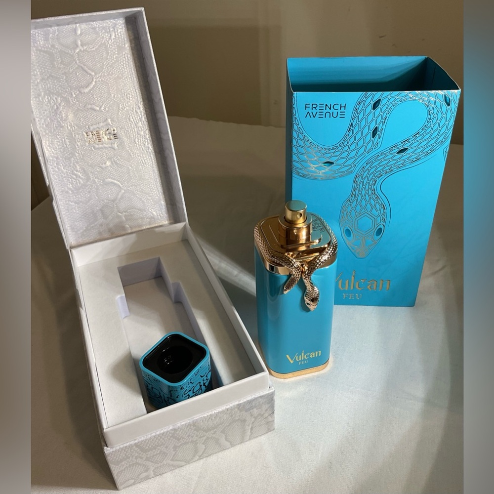*SOLD*Vulcan Feu EDP New in Box & Bottle with Snake Design. - Picture 3 of 9